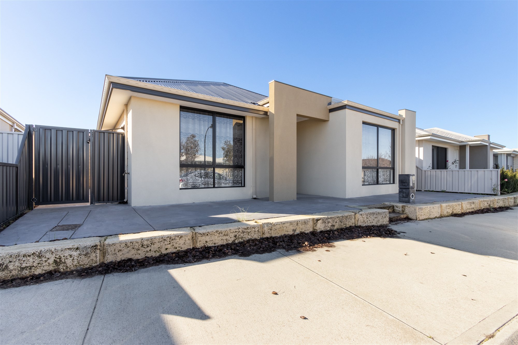 26B Riva Entrance PIARA WATERS WA